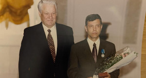 Президент РФ Борис Ельцин и Лев Коршунов.