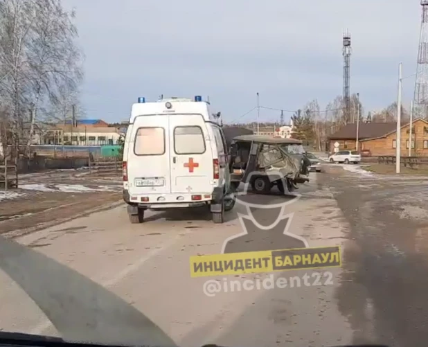 В Алтайском крае столкнулись два автомобиля. 