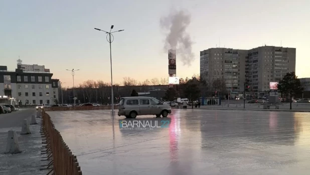 В Барнауле начали заливать катки. 