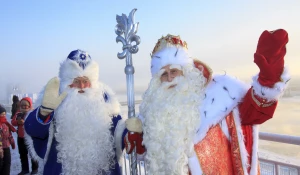 Алтайский и российский Дед Мороз встретились в Барнауле. 2018 год. 