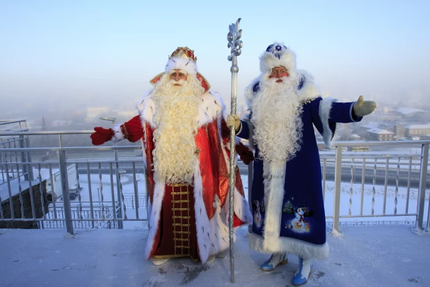 Алтайский и российский Дед Мороз встретились в Барнауле. 2018 год. 