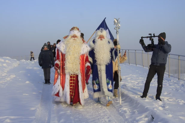 Алтайский и российский Дед Мороз встретились в Барнауле. 2018 год. 