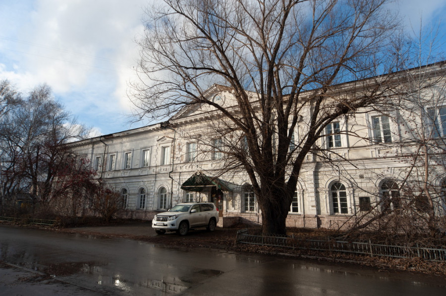 Как выглядит здание Горного училища на пр. Красноармейский, 21 в 2023 году. 