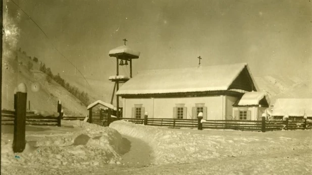 Бухтарминские староверы на снимках А.Н.Белослюдова (1912—1914 годы). Молитвенный дом в деревне Белой.