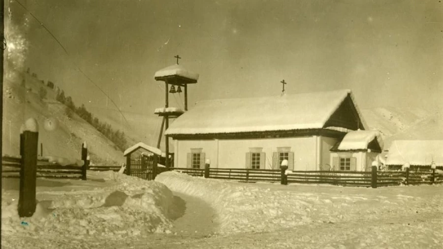 Бухтарминские староверы на снимках А.Н.Белослюдова (1912—1914 годы). Молитвенный дом в деревне Белой.