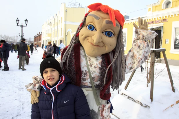 как в Барнауле отмечали день рождения Деда Мороза в 2018 году. 