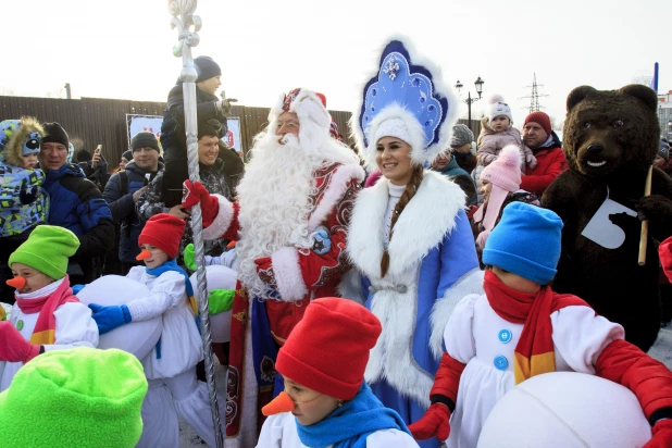 как в Барнауле отмечали день рождения Деда Мороза в 2018 году. 