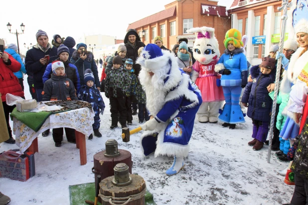 как в Барнауле отмечали день рождения Деда Мороза в 2018 году. 