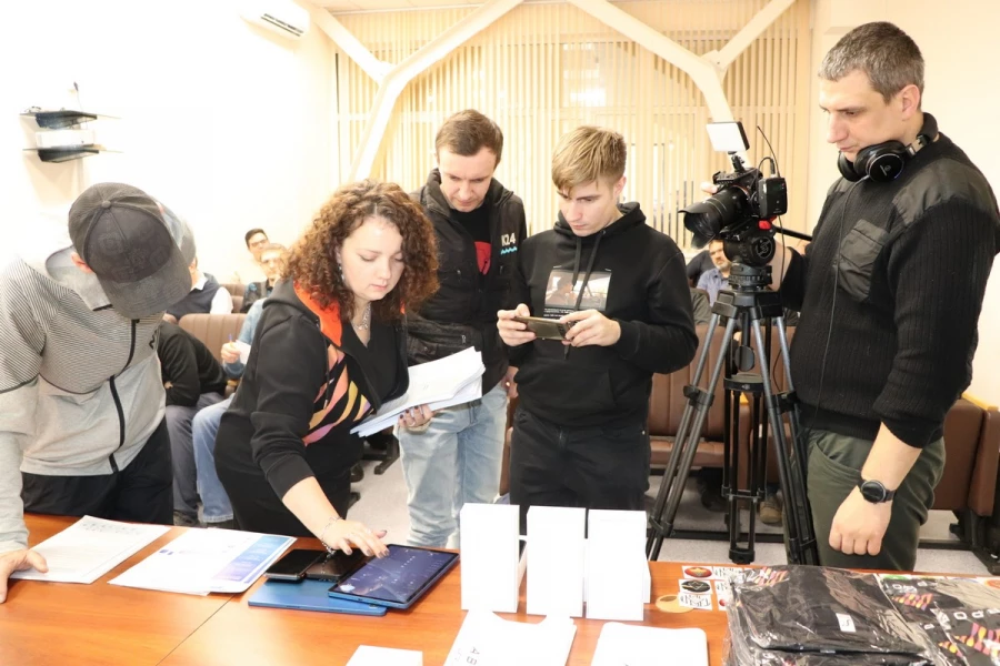 Разработчики ОС Аврора провели встречу с бета-тестерами из Барнаула.
