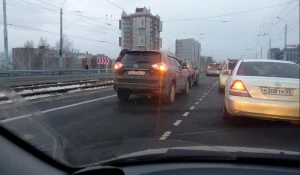 Первое ДТП на мосту.