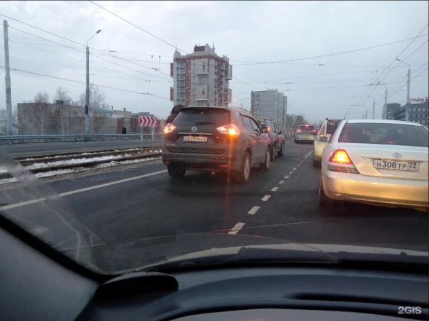 Первое ДТП на мосту.