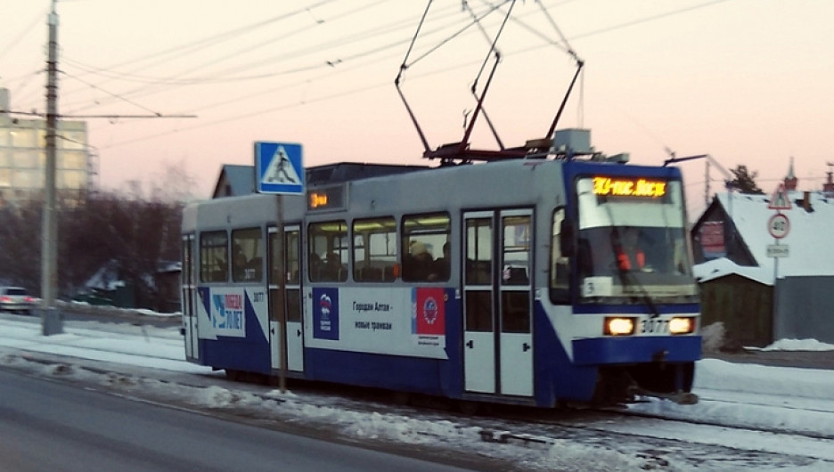 В Барнауле собралась пробка из трамваев
