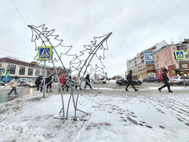 Возведение снежного городка на площади Сахарова