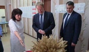 Губернатор Томенко проверил, как внедряется «алтайский сельский стандарт» в Усть-Калманке. 

