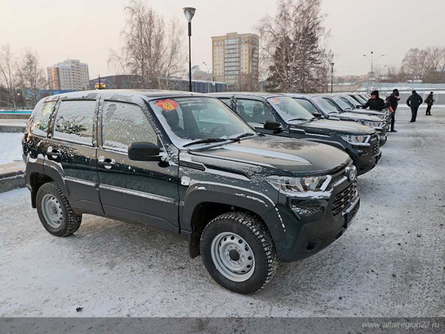 Победителям краевого трудового соревнования в агропромышленном комплексе Алтайского края были вручены автомобили.