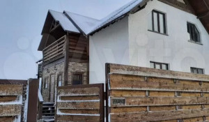 Гостевой дом с баней сдают в Алтайском крае от пяти тыс. рублей в сутки. 