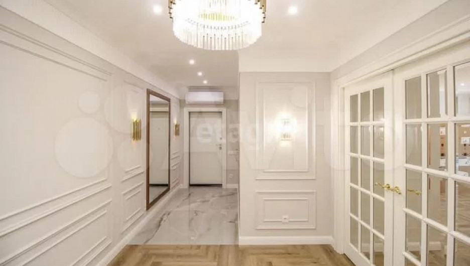 Королевская квартира в новом ЖК Барнаула продают за 16,8 млн рублей. 