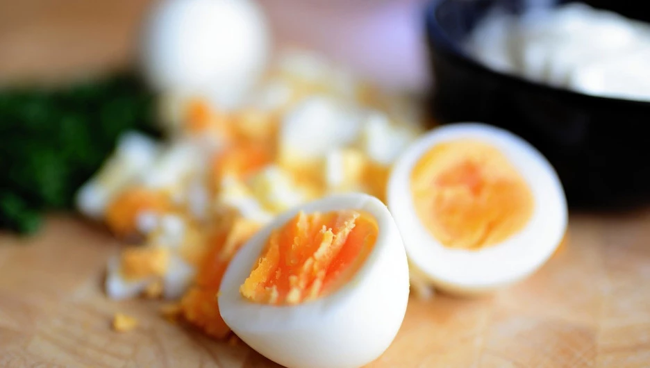 Барнаульцы заявили, что популярный супермаркет подменяет яйца в упаковках