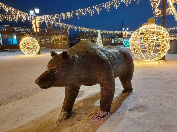 Новогодний городок на ул. Мало-Тобольская. 