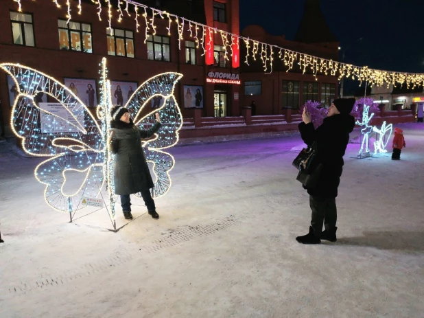 Новогодний городок на ул. Мало-Тобольская. 