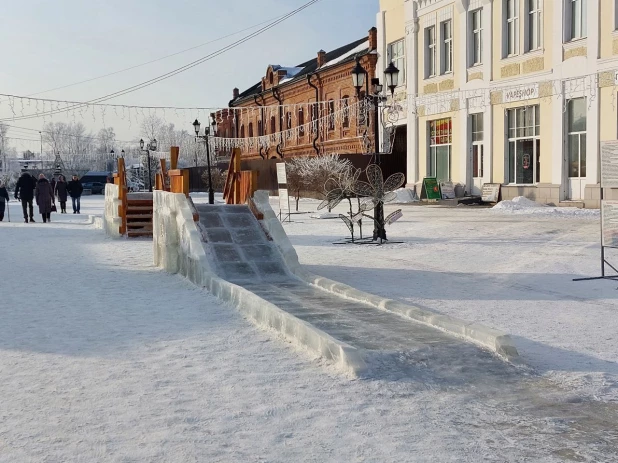 Новогодний городок на ул. Мало-Тобольская. 