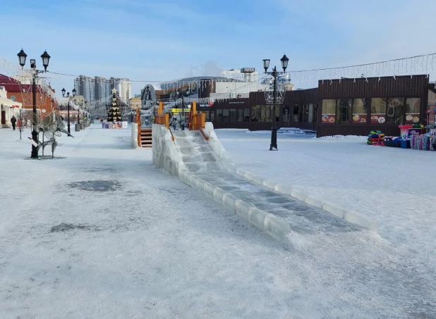 Новогодний городок на ул. Мало-Тобольская. 