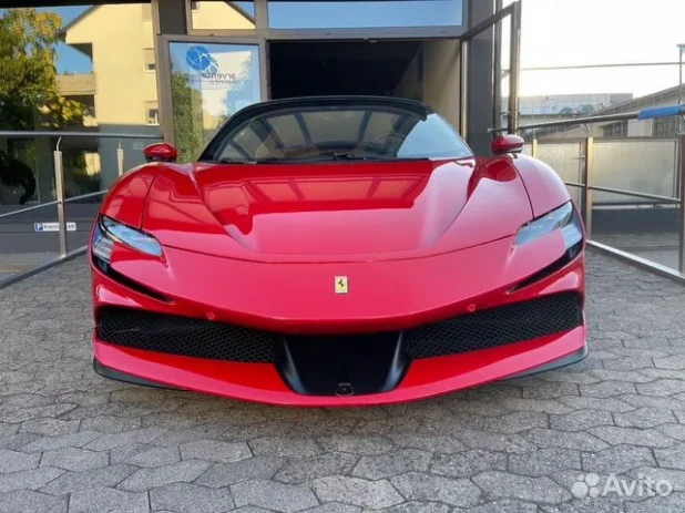 Свеженький Ferrari продают в Сибири за 61 млн рублей. 