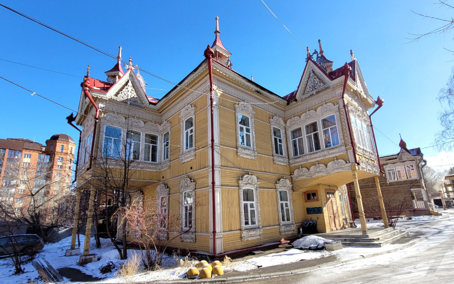 Деревянная архитектура в Томске на ул. Красноармейской.