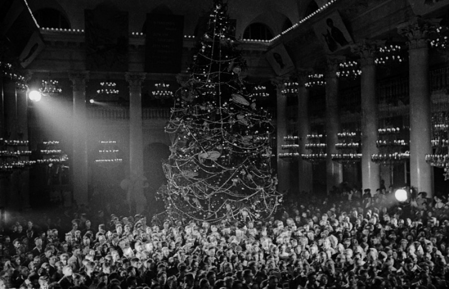 Та самая кремлевская елка - первая после запрета. Декабрь, 1935.