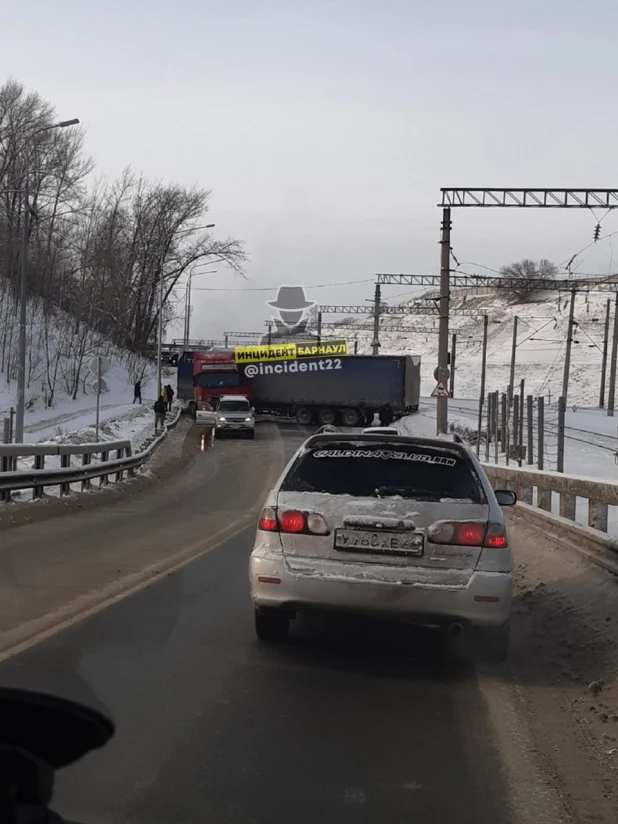 Пробка на Старом мосту в Барнауле