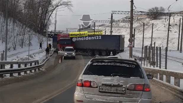 Пробка на Старом мосту в Барнауле