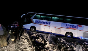 В Алтайском крае рейсовый автобус съехал с трассы. 