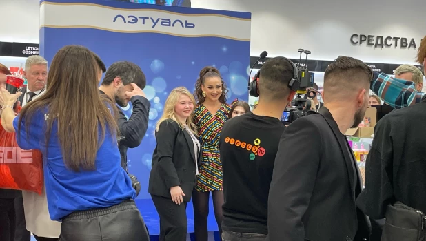 Барнаульская фан-встреча Ольги Бузовой в «Лэтуаль».