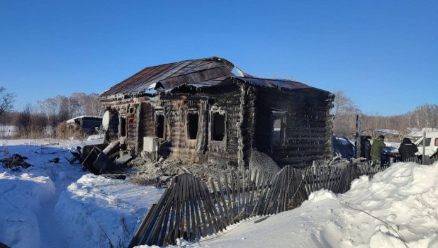 Сгоревший дом в Новосибирской области