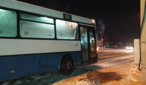 Жители Барнаула возмущены поведением водителей общественного транспорта. 