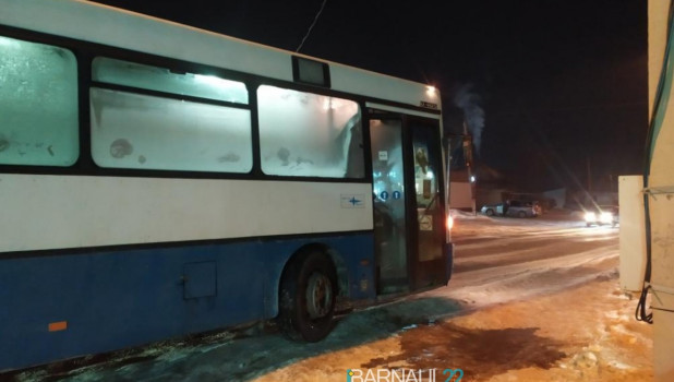Жители Барнаула возмущены поведением водителей общественного транспорта. 