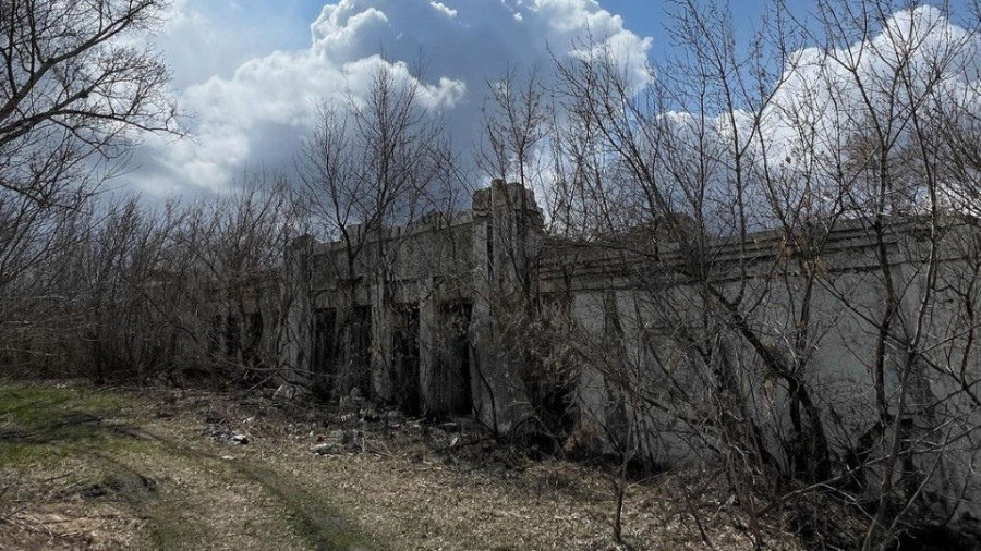 Развалины масло-сыродельного завода в Коробейниково.