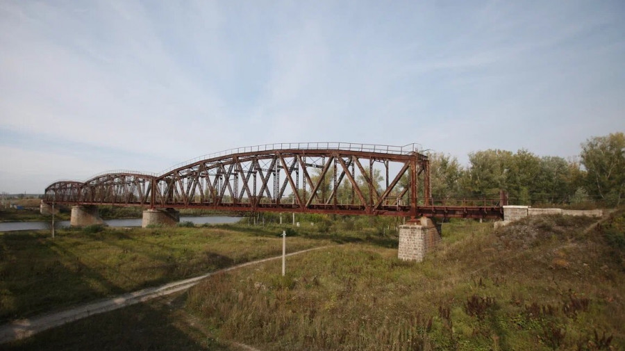 Мост через Чумыш. В годы Гражданской войны здесь было одно из сражений белых и красных.