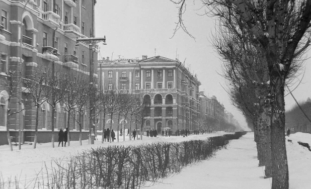 Зимний Барнаул. У кинотеатра "Россия", 1969-1970 года.