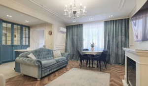 Трехкомнатную квартиру с панорамным видом на Обь продают в Барнауле за 22 млн рублей. 