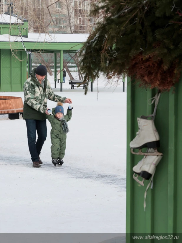 Коньки от президента получила девочка из Рубцовска.