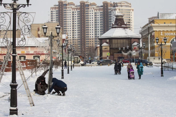 Как разбирают городок на Мало-Тобольской. 