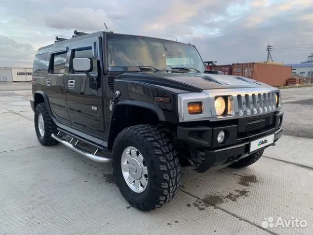 Hummer H2. 