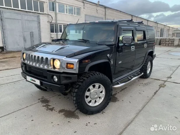 Hummer H2. 