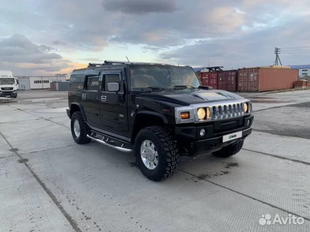 Hummer H2. 