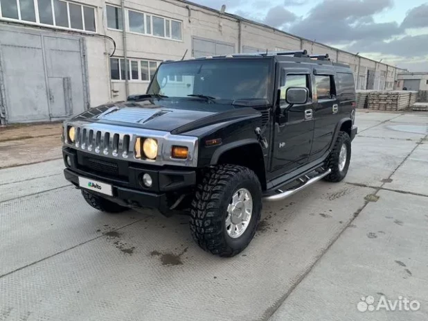 Hummer H2. 