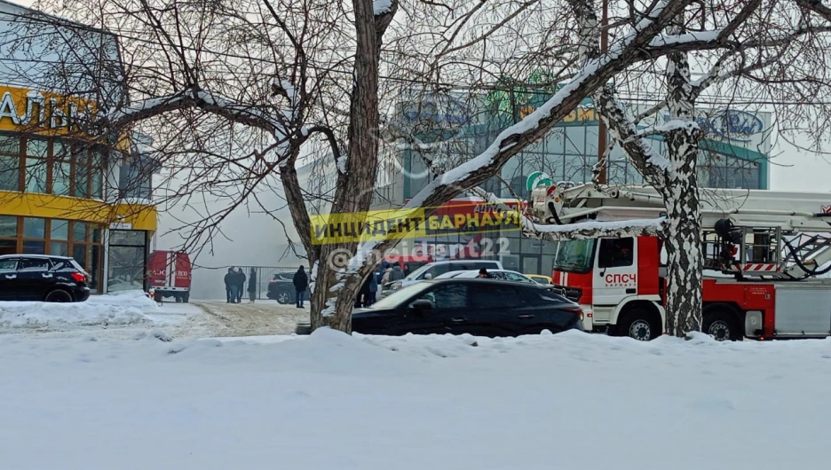 В Барнауле ликвидировали сильный пожар
