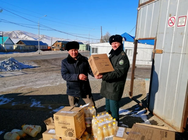 Алтайские таможенники передали в психоневрологический интернат 860 л подсолнечного масла.