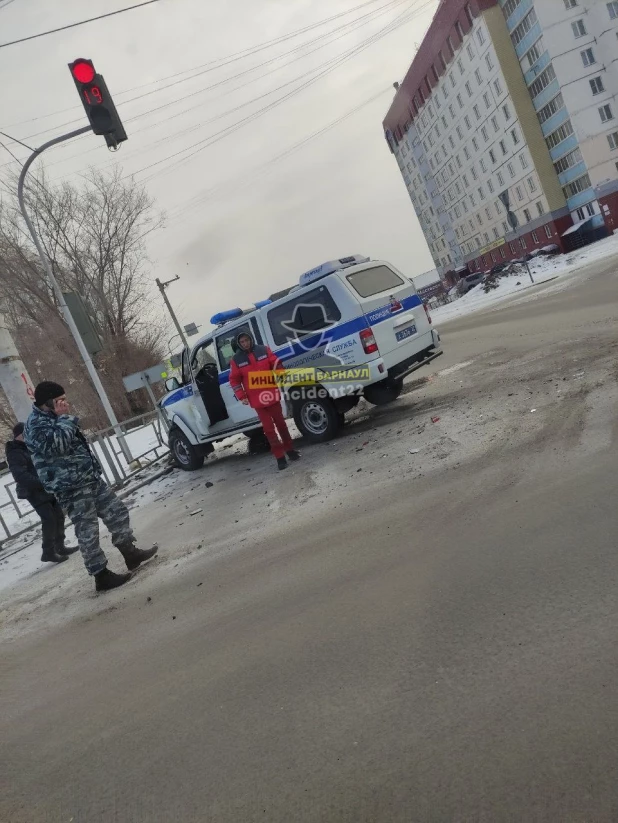 В Барнауле произошла авария с участием полиции. 