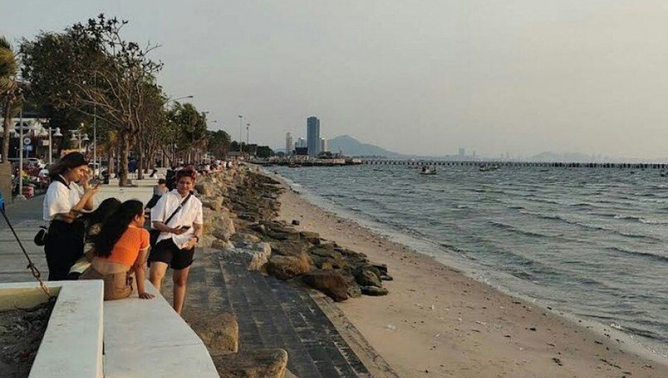 Бетонный пляж шокировал туристов популярной туристической страны. 